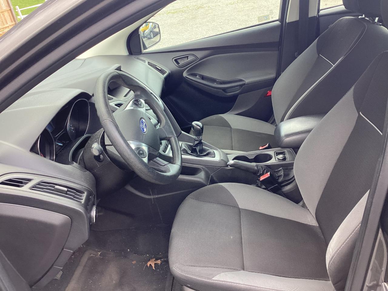 Ford Focus SE Sedan 2012