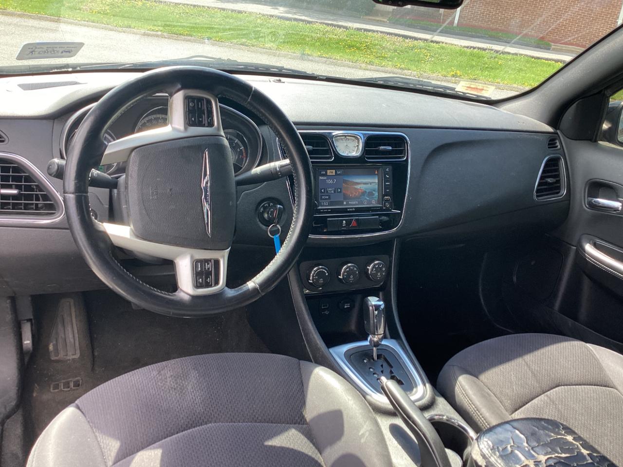 Chrysler 200 Touring 2012