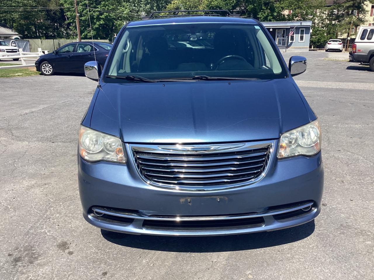 Chrysler Town & Country Touring-L 2012