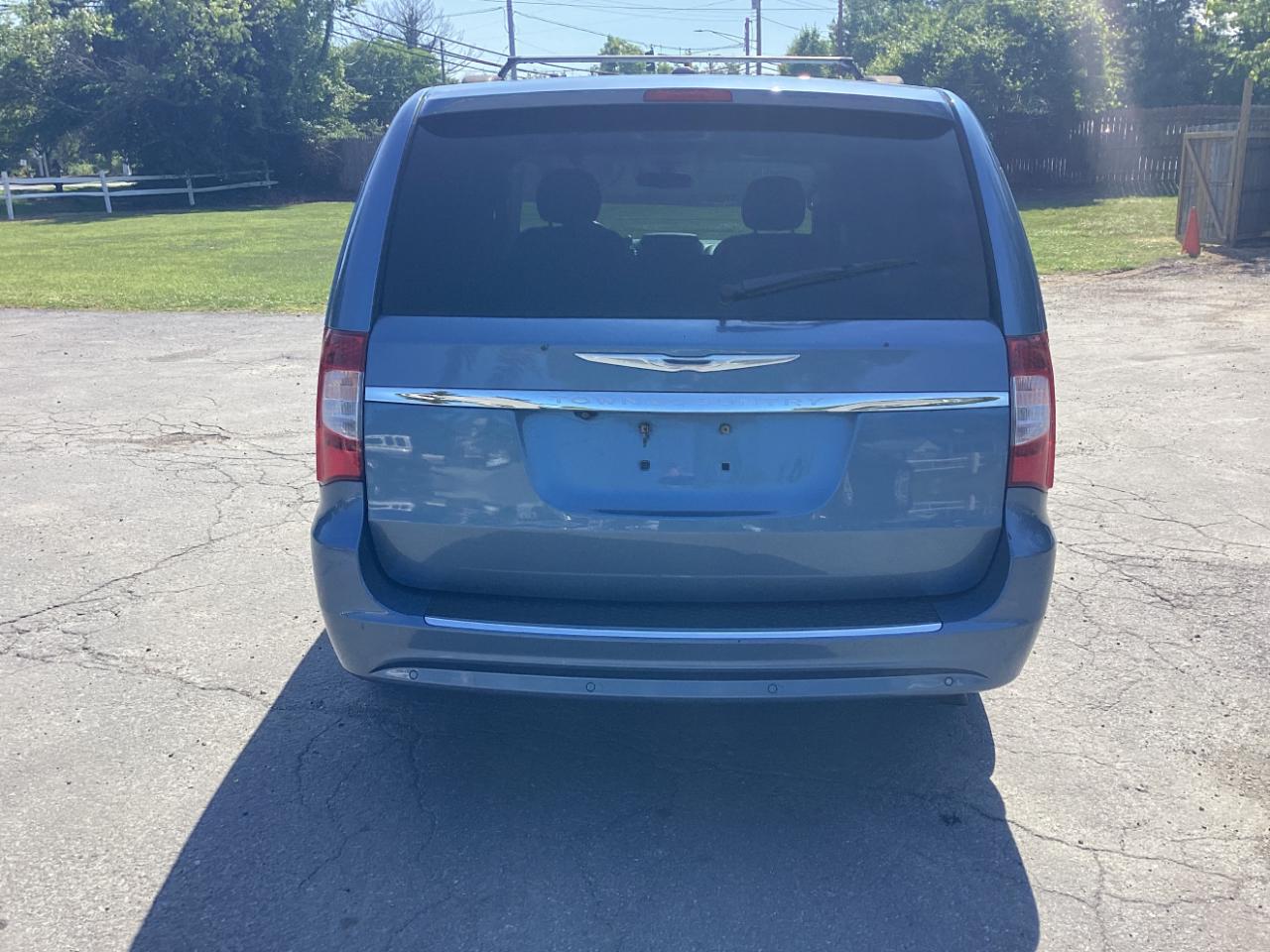 Chrysler Town & Country Touring-L 2012