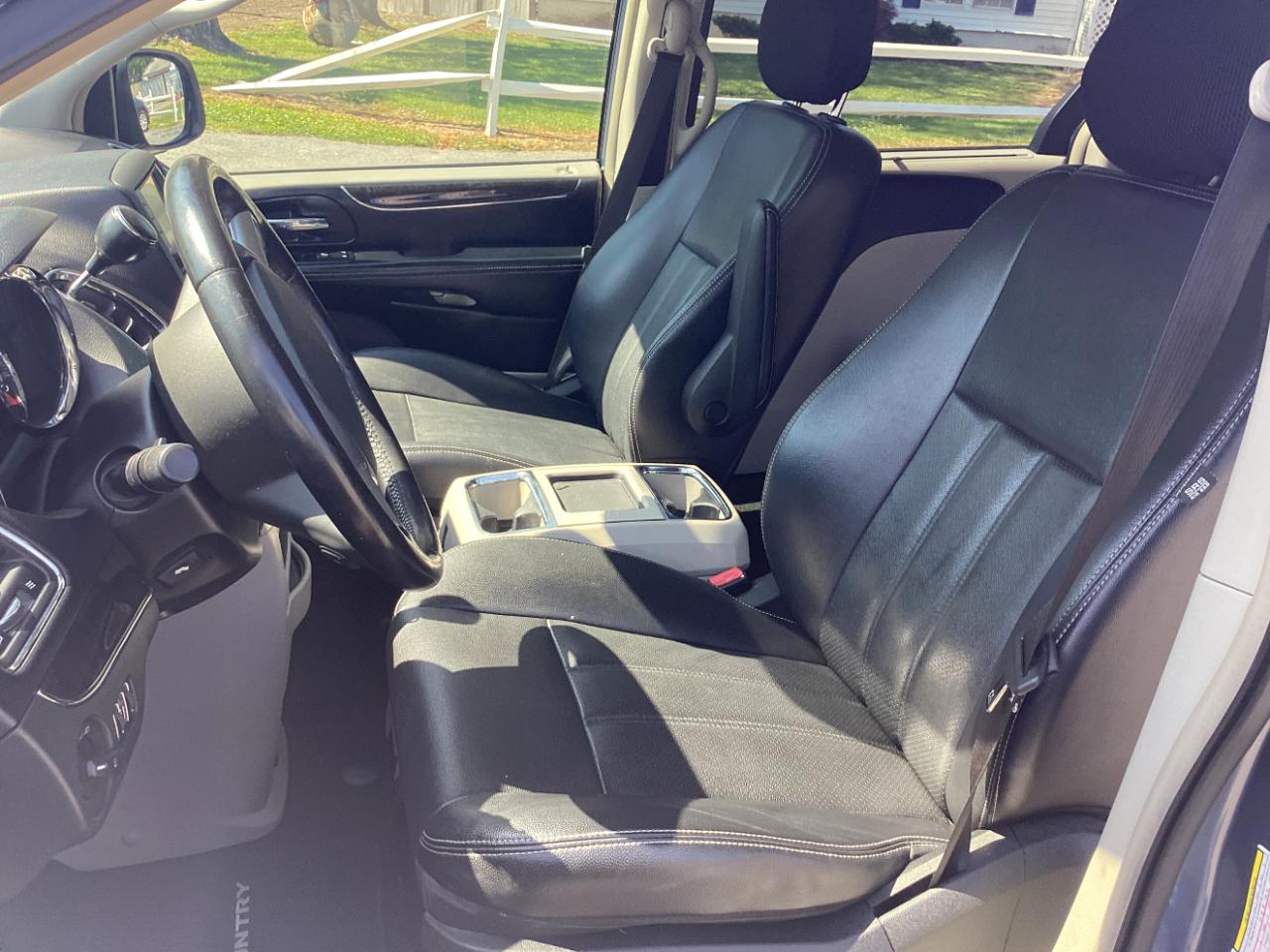 Chrysler Town & Country Touring-L 2012
