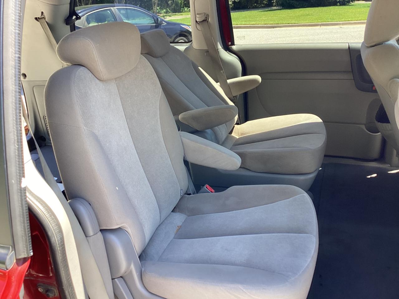 Kia Sedona LX LWB 2010