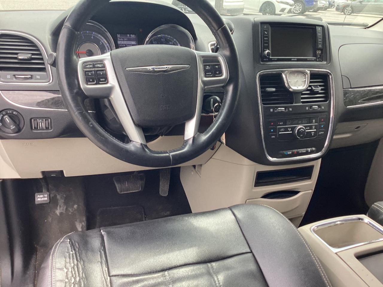 Chrysler Town & Country Touring 2013