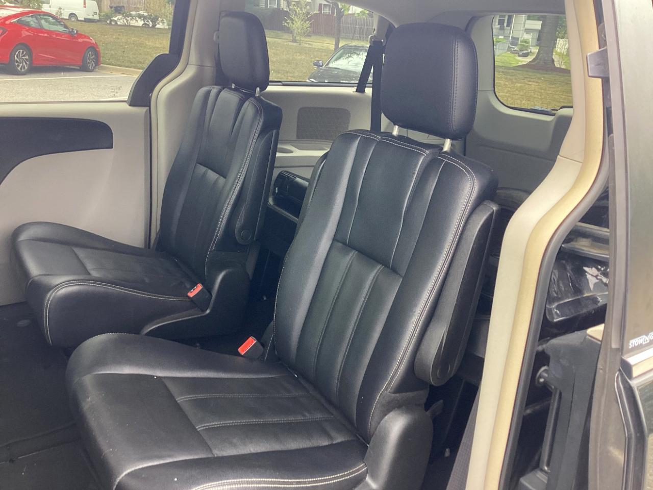 Chrysler Town & Country Touring 2013