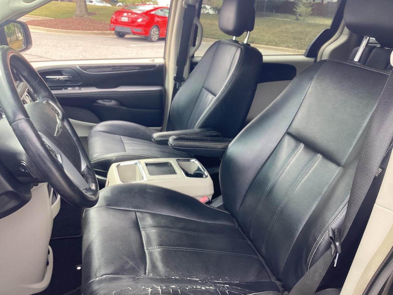 Chrysler Town & Country Touring 2013