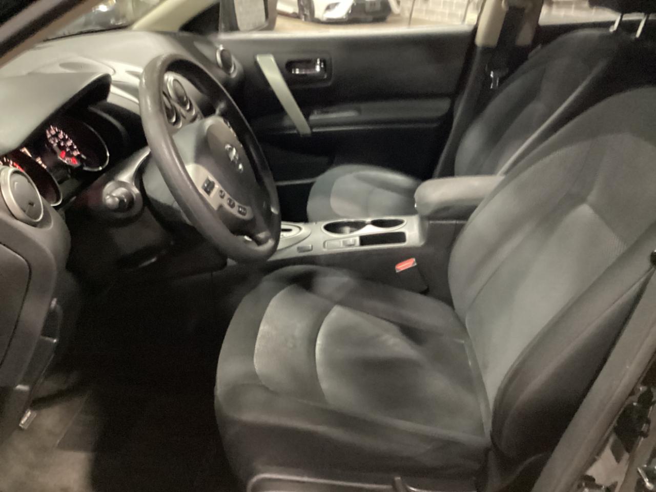 Nissan Rogue S FWD Krom Edition 2012
