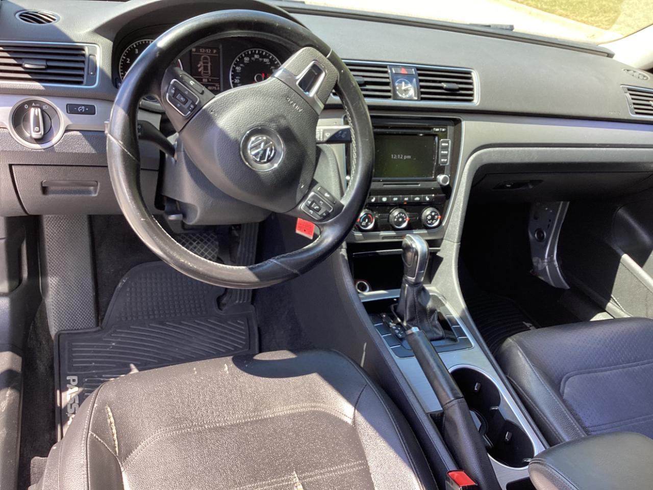 Volkswagen Passat 4dr Sdn 2.5L Auto SE PZEV *Ltd Avail* 2014