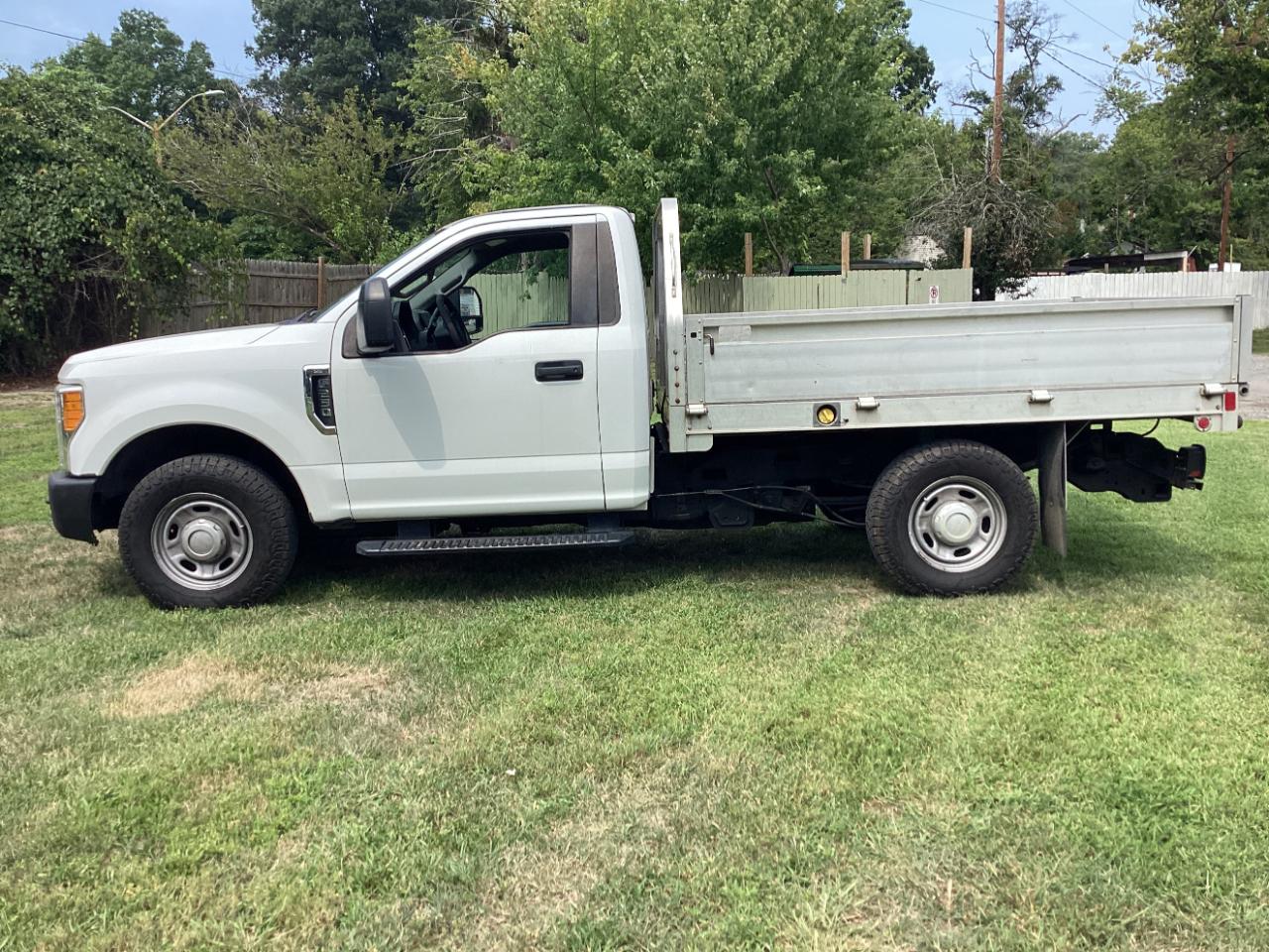 Ford Super Duty F-250 SRW XLT 2WD Reg Cab 8' Box 2017