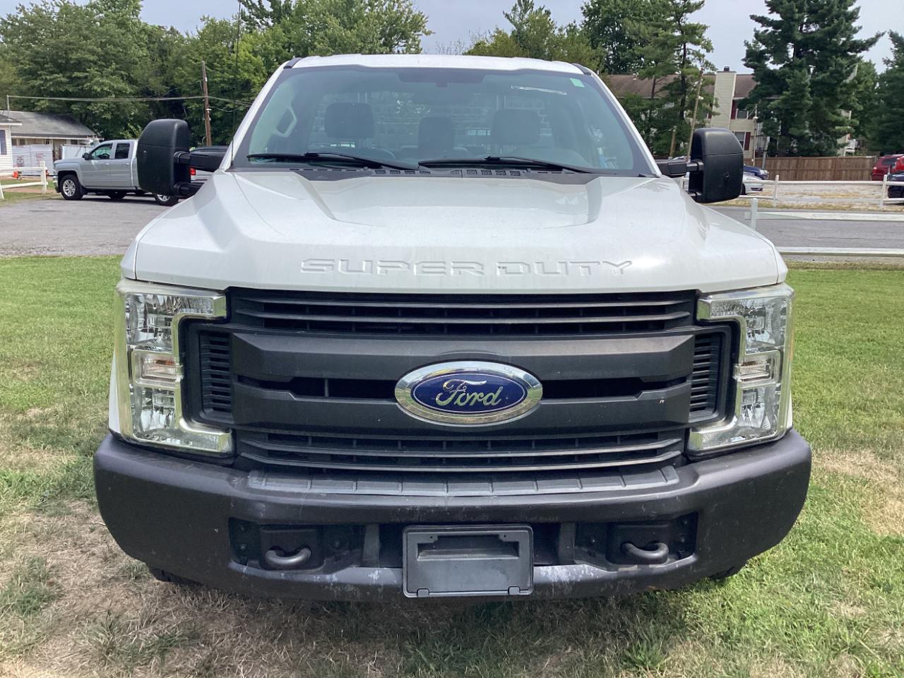 Ford Super Duty F-250 SRW XLT 2WD Reg Cab 8' Box 2017