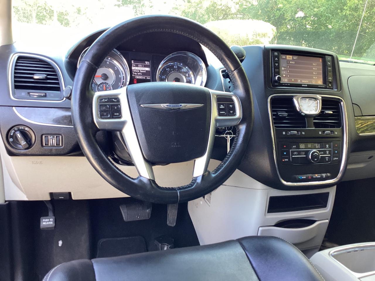 Chrysler Town & Country 4dr Wgn Touring 2013