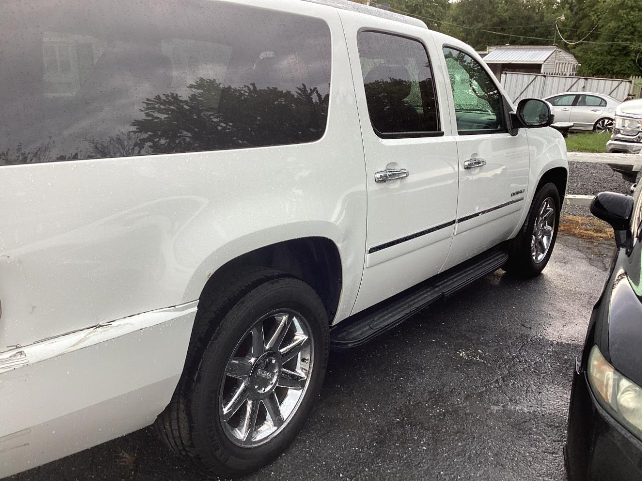 GMC Yukon XL AWD 4dr 1500 Denali 2013