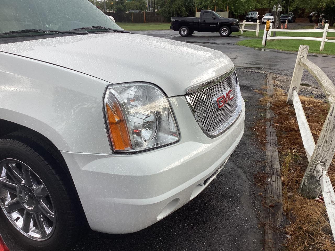 GMC Yukon XL AWD 4dr 1500 Denali 2013