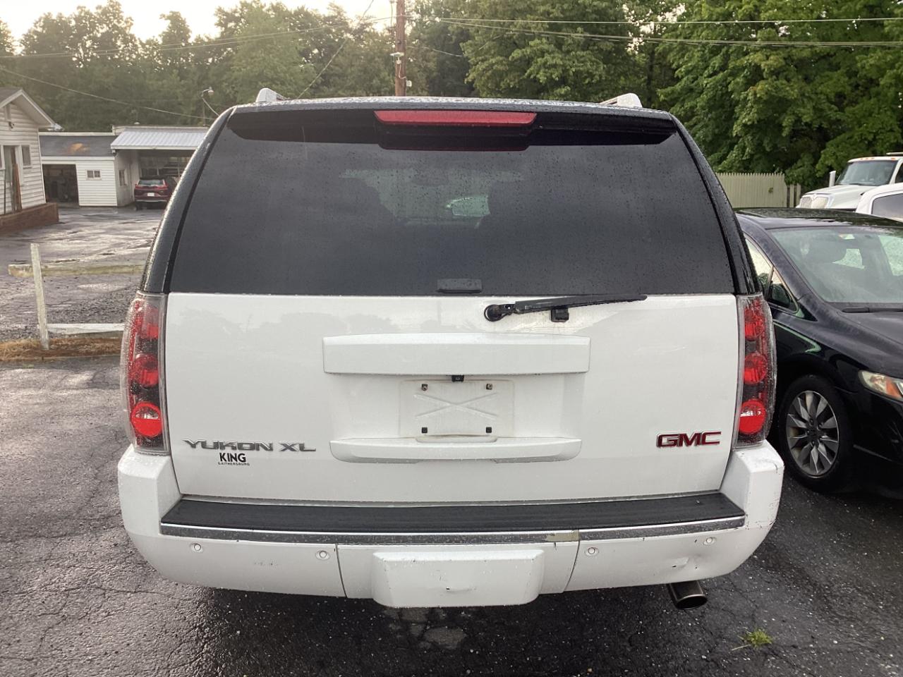 GMC Yukon XL AWD 4dr 1500 Denali 2013