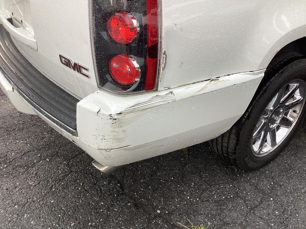 GMC Yukon XL AWD 4dr 1500 Denali 2013