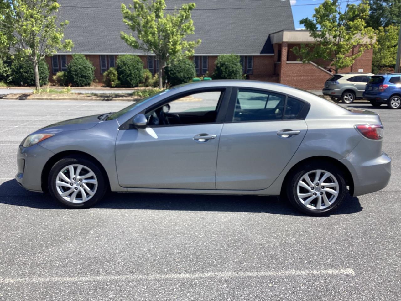 Mazda MAZDA3 4dr Sdn Auto i Touring 2012