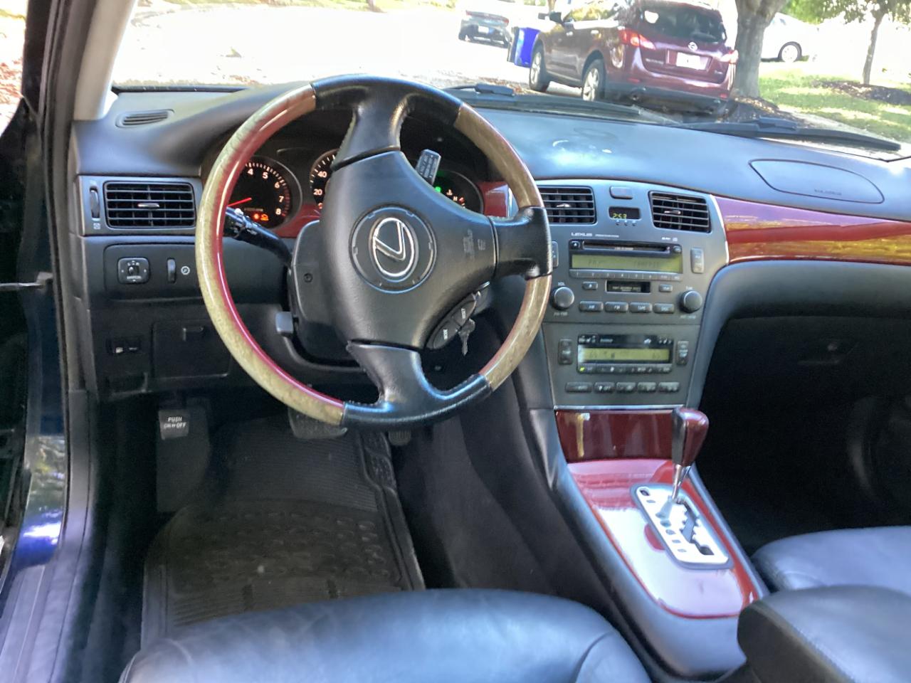 Lexus ES 300 4dr Sdn 2002