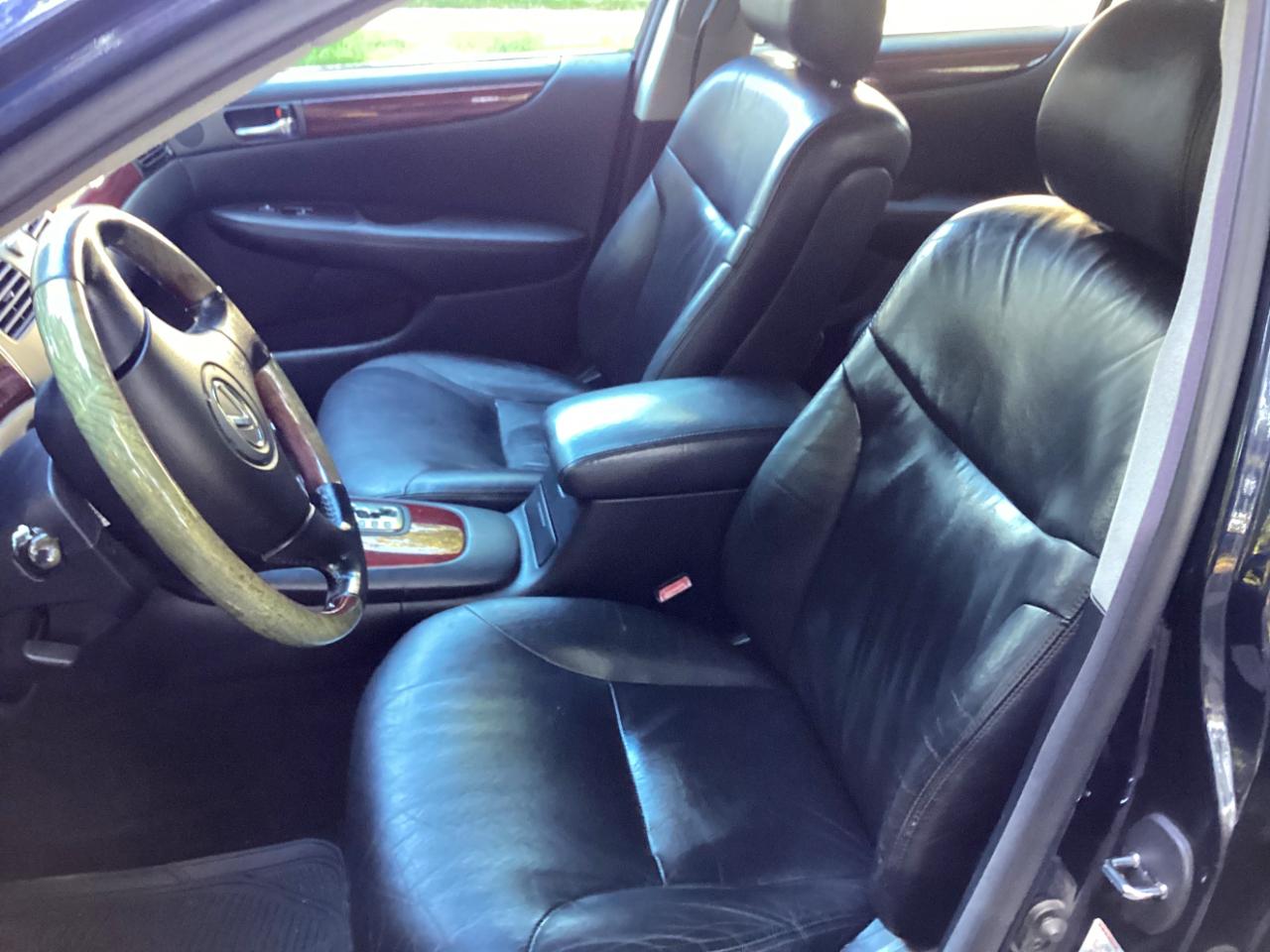 Lexus ES 300 4dr Sdn 2002