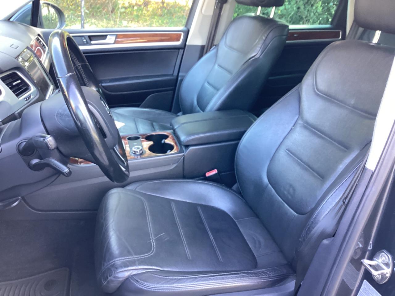 Volkswagen Touareg 4dr VR6 Sport w/Nav 2012