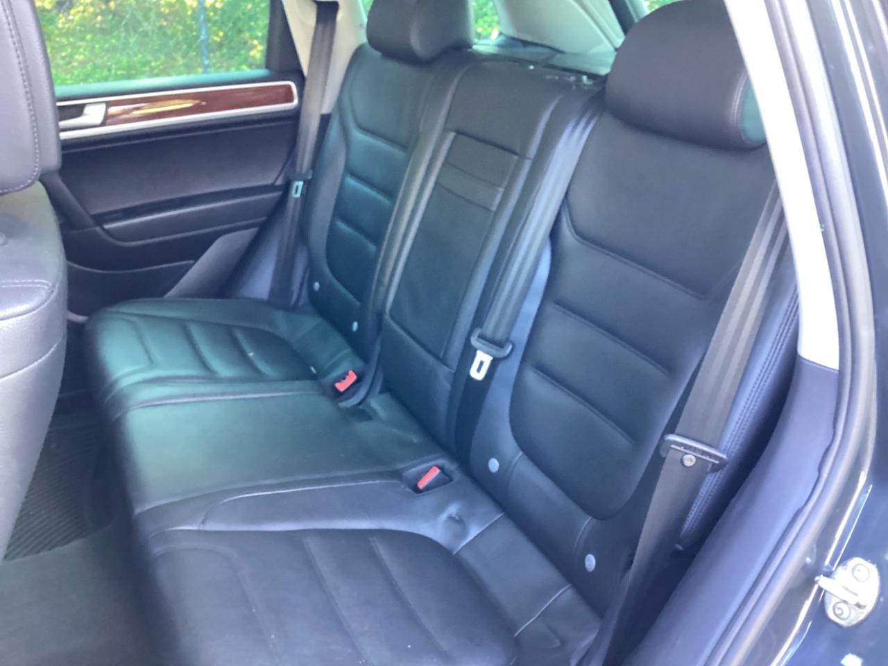 Volkswagen Touareg 4dr VR6 Sport w/Nav 2012