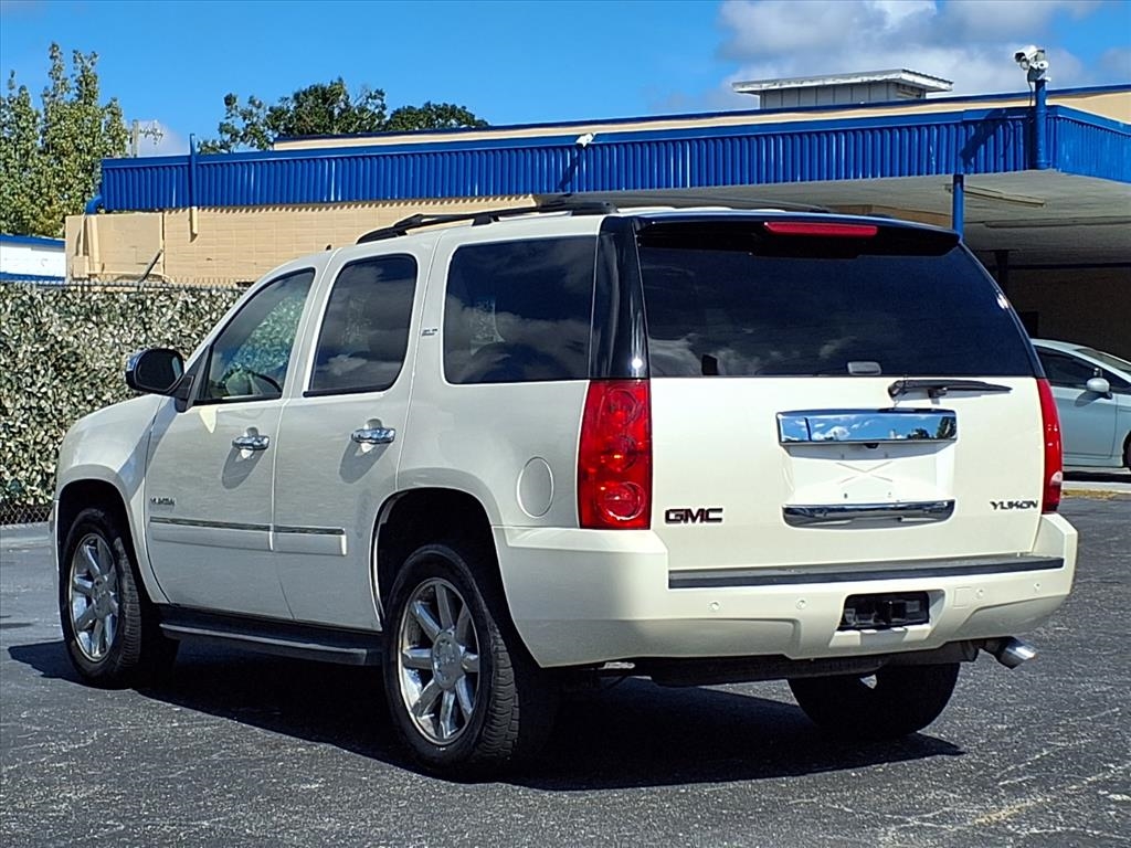 GMC Yukon  2011