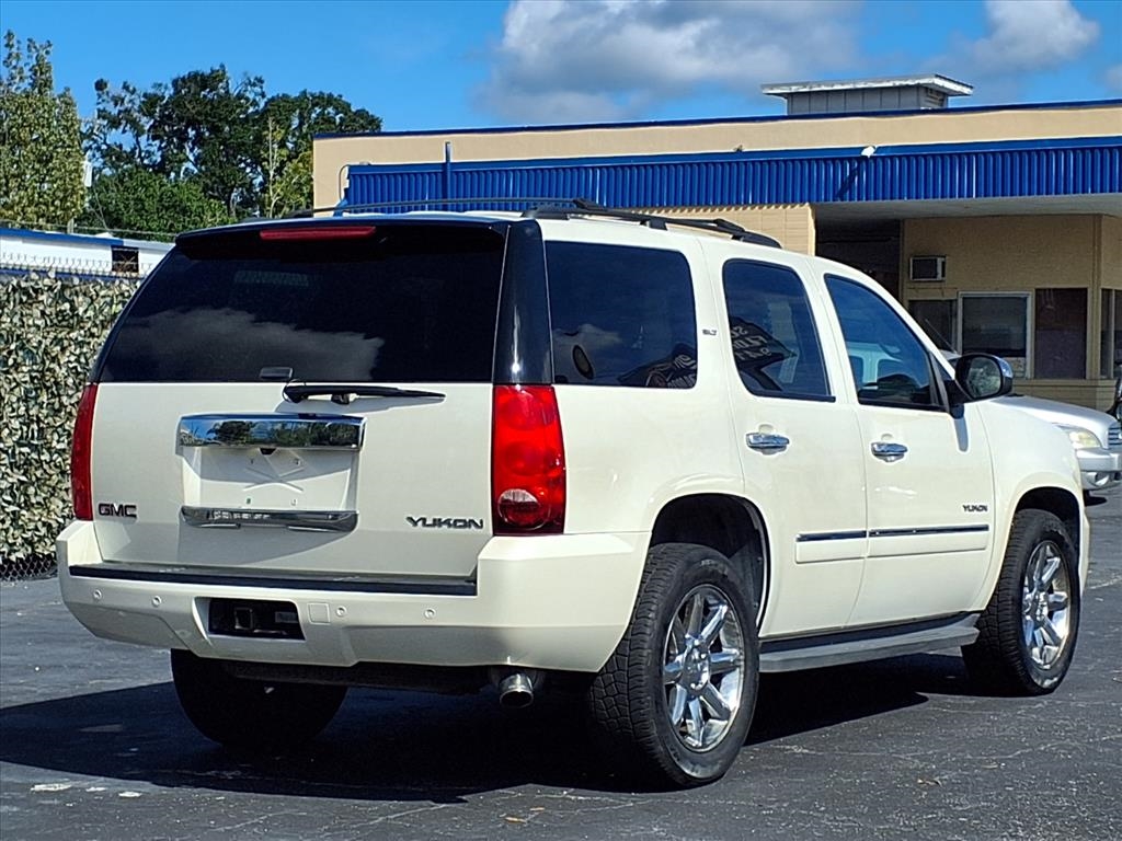 GMC Yukon  2011