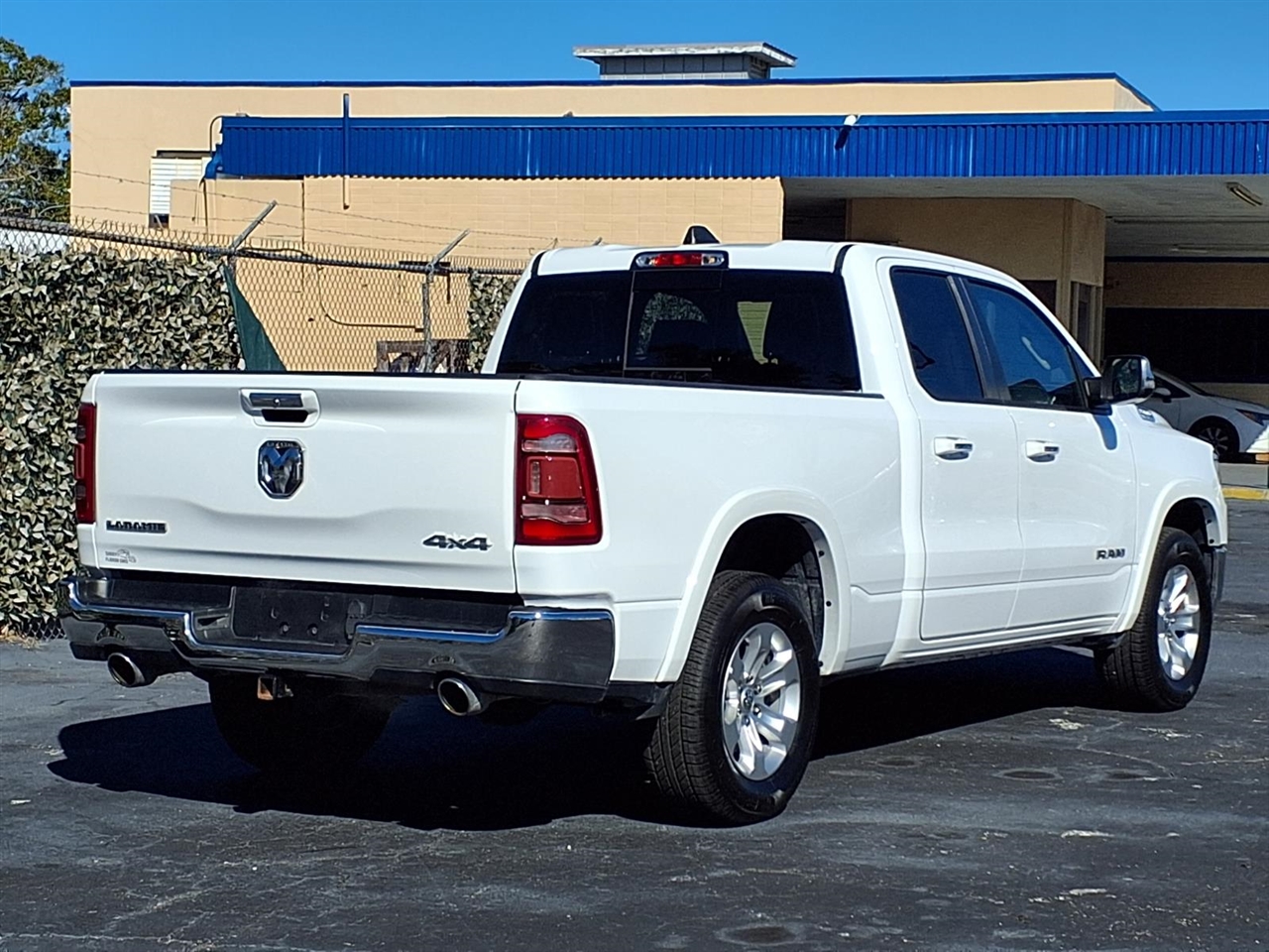 RAM 1500 4WD Crew Cab 140.5" Laramie 2020