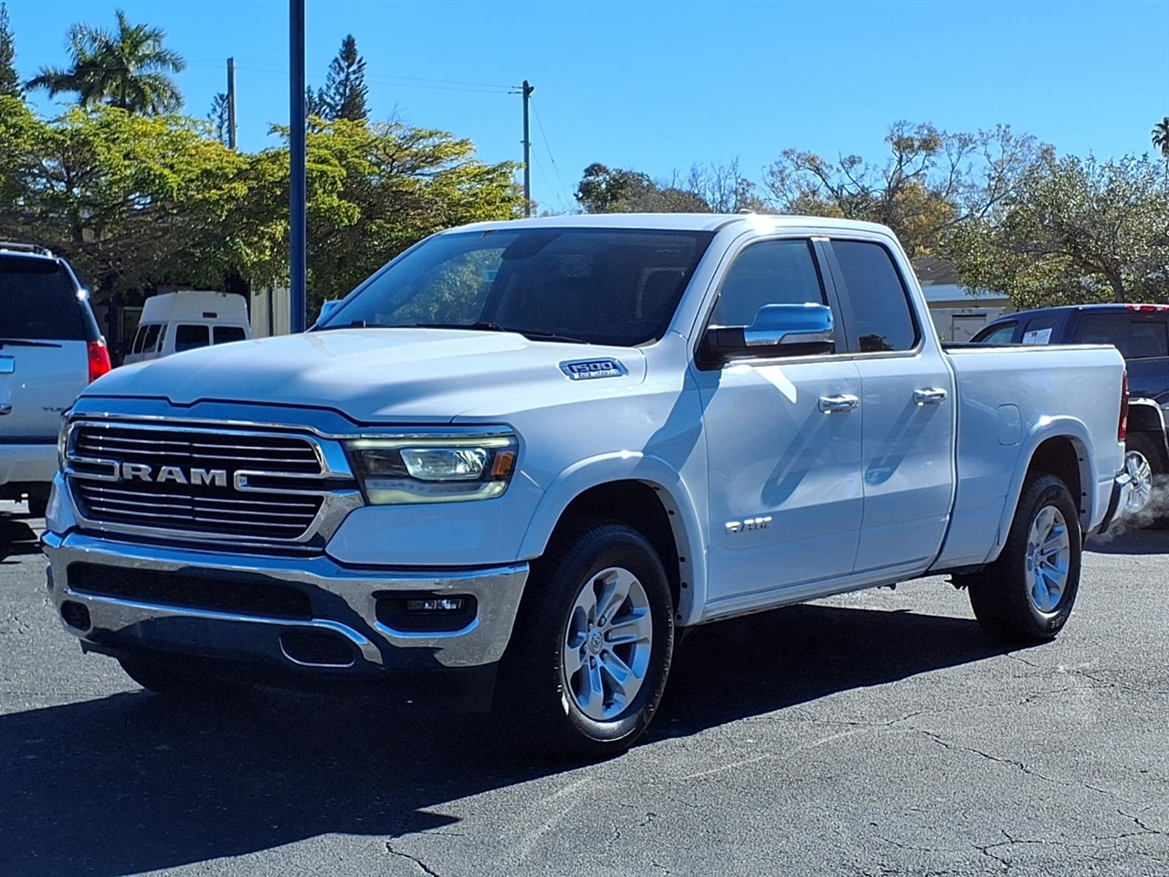 RAM 1500 4WD Crew Cab 140.5" Laramie 2020