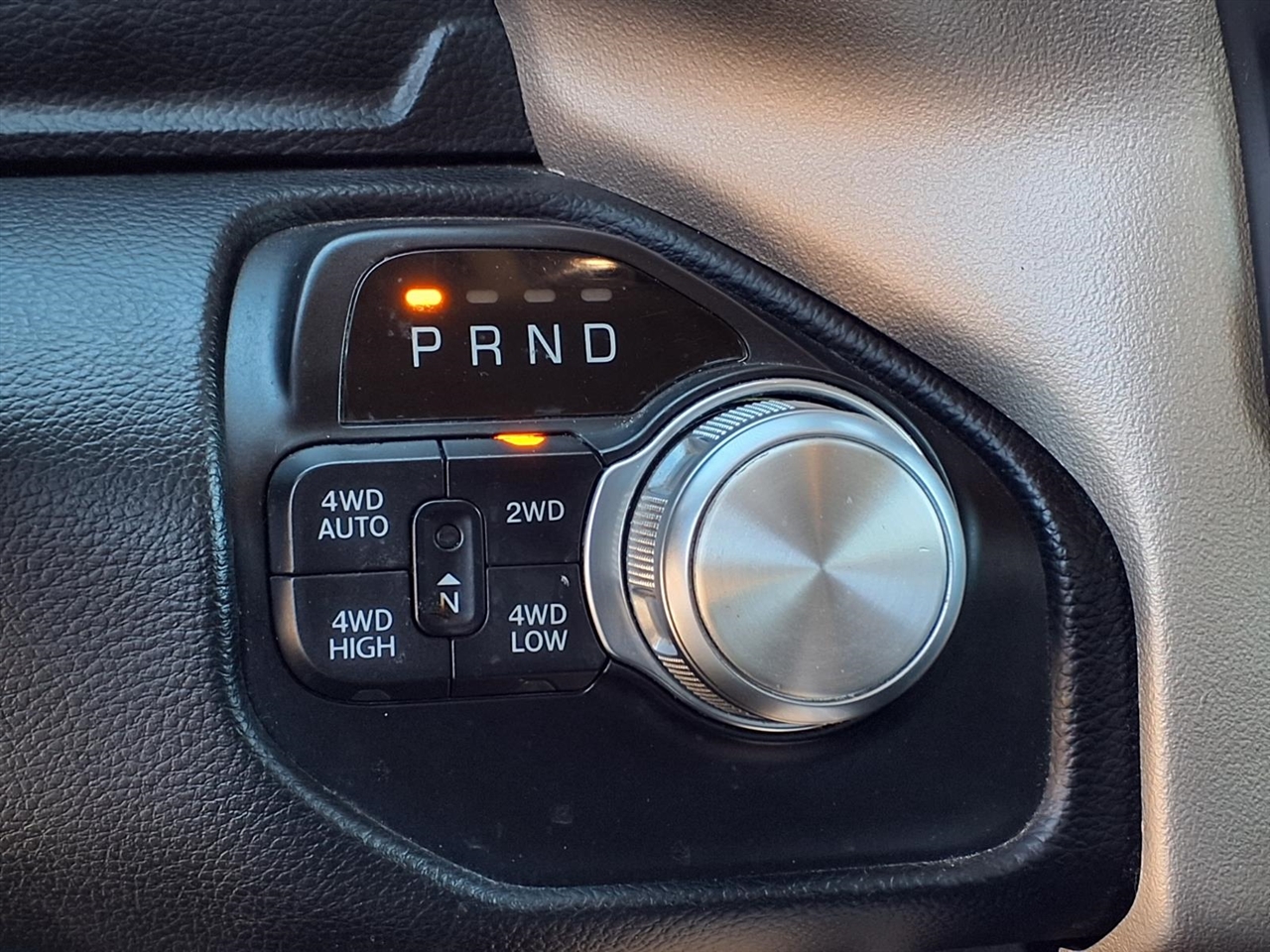 RAM 1500 4WD Crew Cab 140.5" Laramie 2020