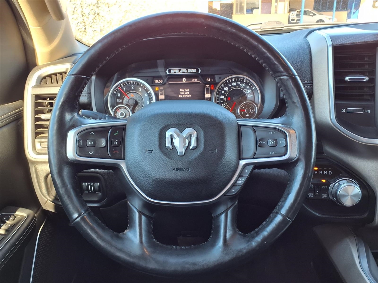 RAM 1500 4WD Crew Cab 140.5" Laramie 2020