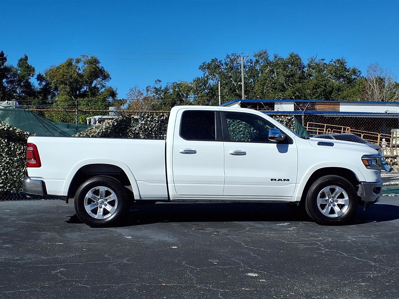 RAM 1500 4WD Crew Cab 149" Laramie 2020