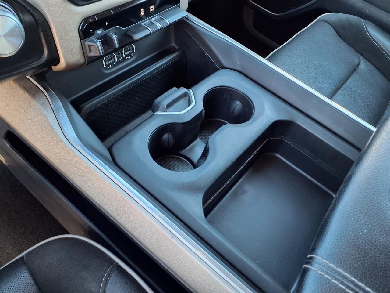 RAM 1500 4WD Crew Cab 149" Laramie 2020