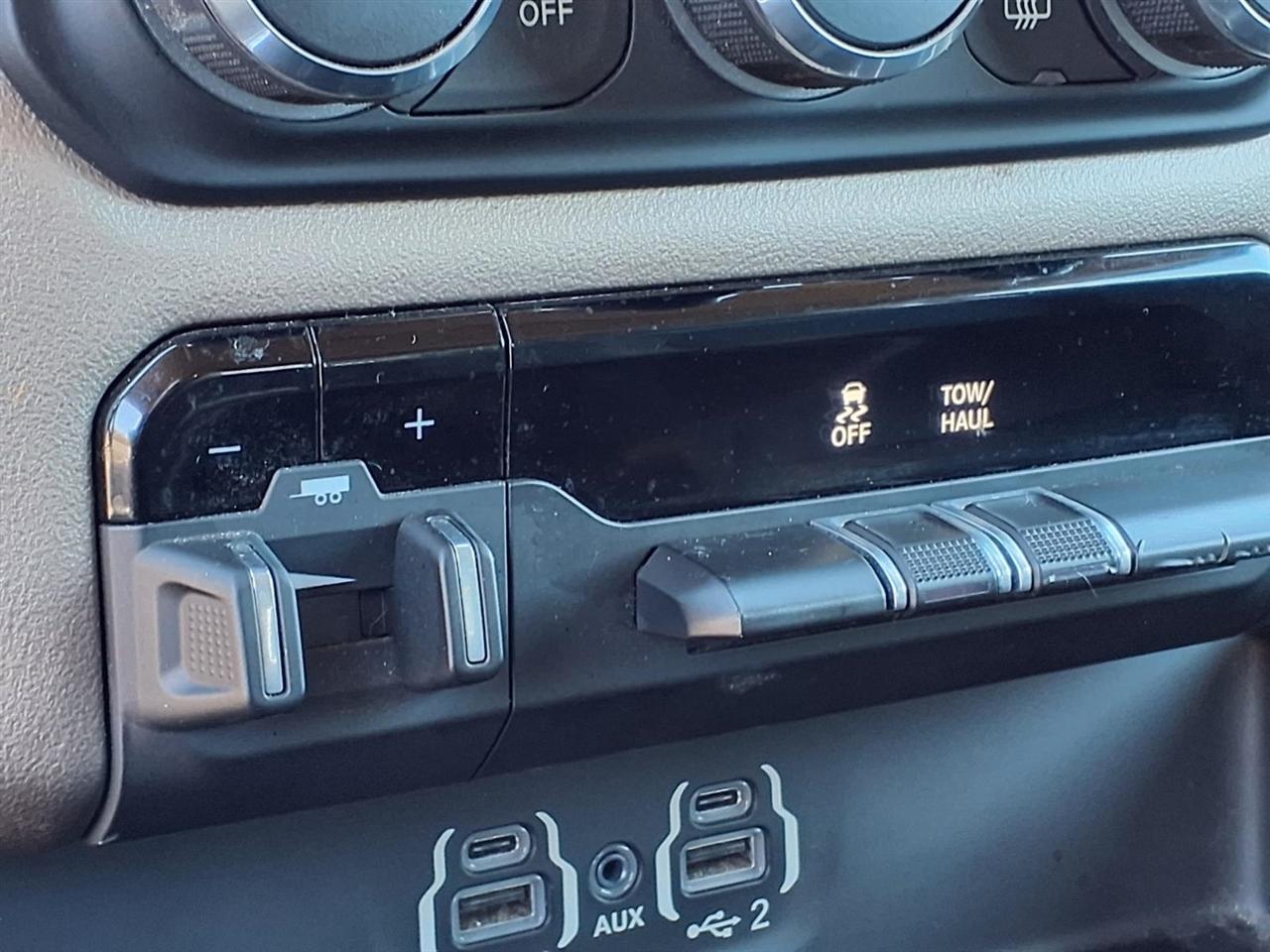 RAM 1500 4WD Crew Cab 149" Laramie 2020