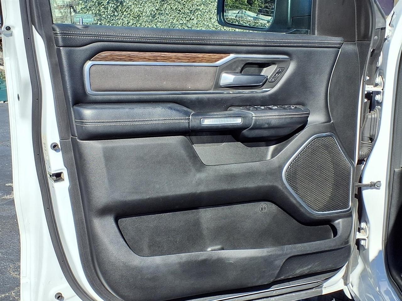 RAM 1500 4WD Crew Cab 149" Laramie 2020