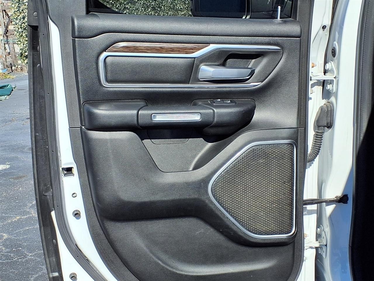 RAM 1500 4WD Crew Cab 149" Laramie 2020