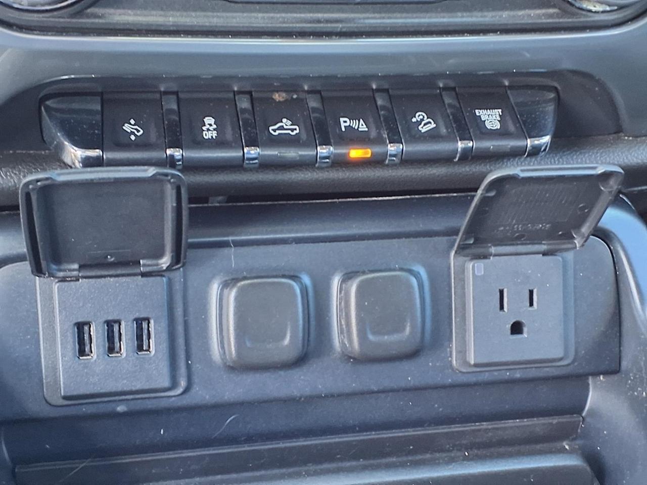 Chevrolet Silverado 2500HD LTZ Crew Cab 4WD 2015