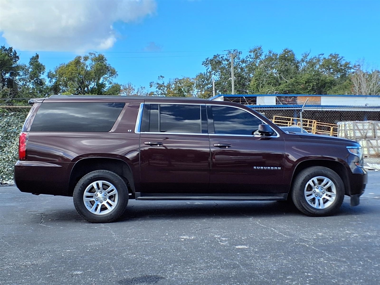 Chevrolet Suburban  2017