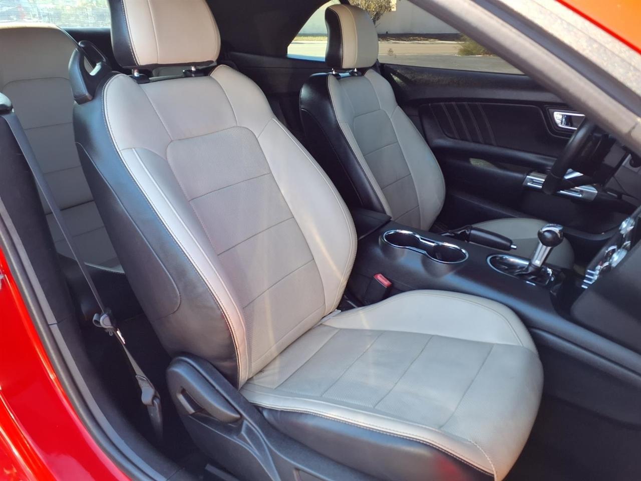 Ford Mustang 2dr Conv EcoBoost Premium 2017