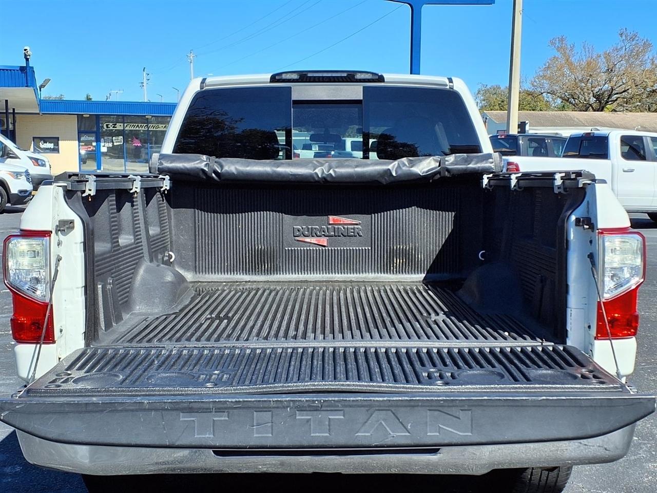 Nissan Titan 2WD Crew Cab SE 2017