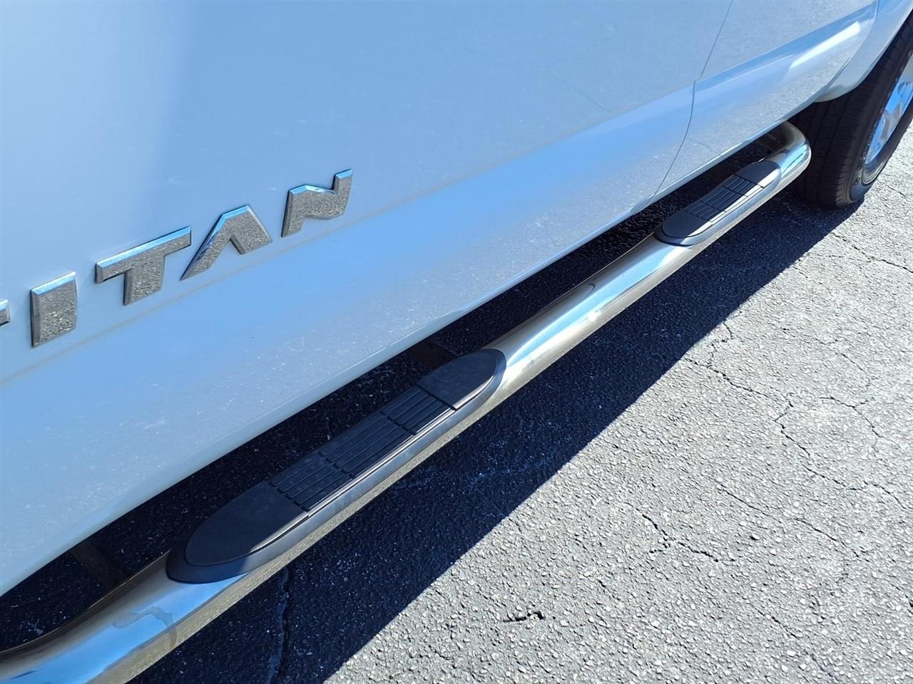 Nissan Titan 2WD Crew Cab SE 2017