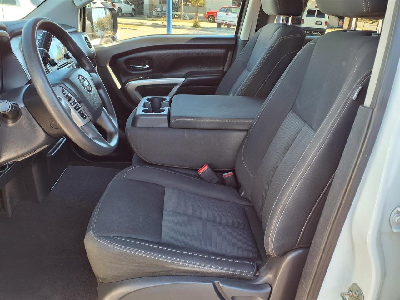 Nissan Titan 2WD Crew Cab SE 2017