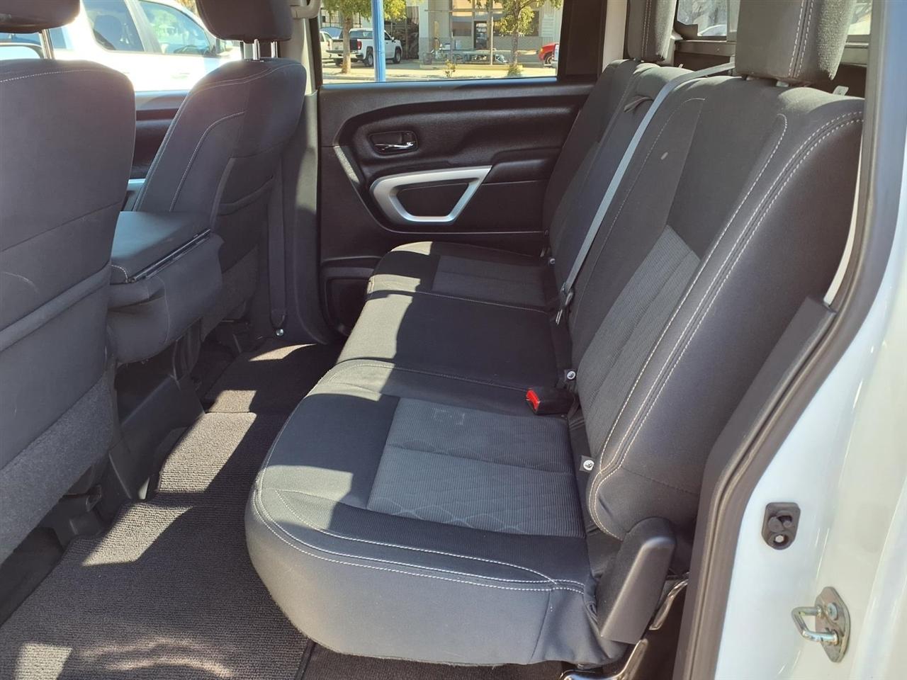 Nissan Titan 2WD Crew Cab SE 2017