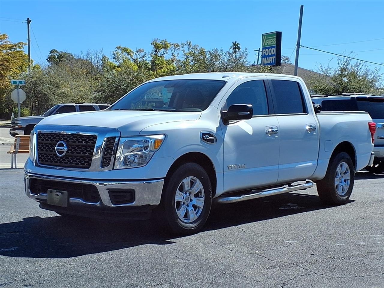 Nissan Titan 2WD Crew Cab SE 2017