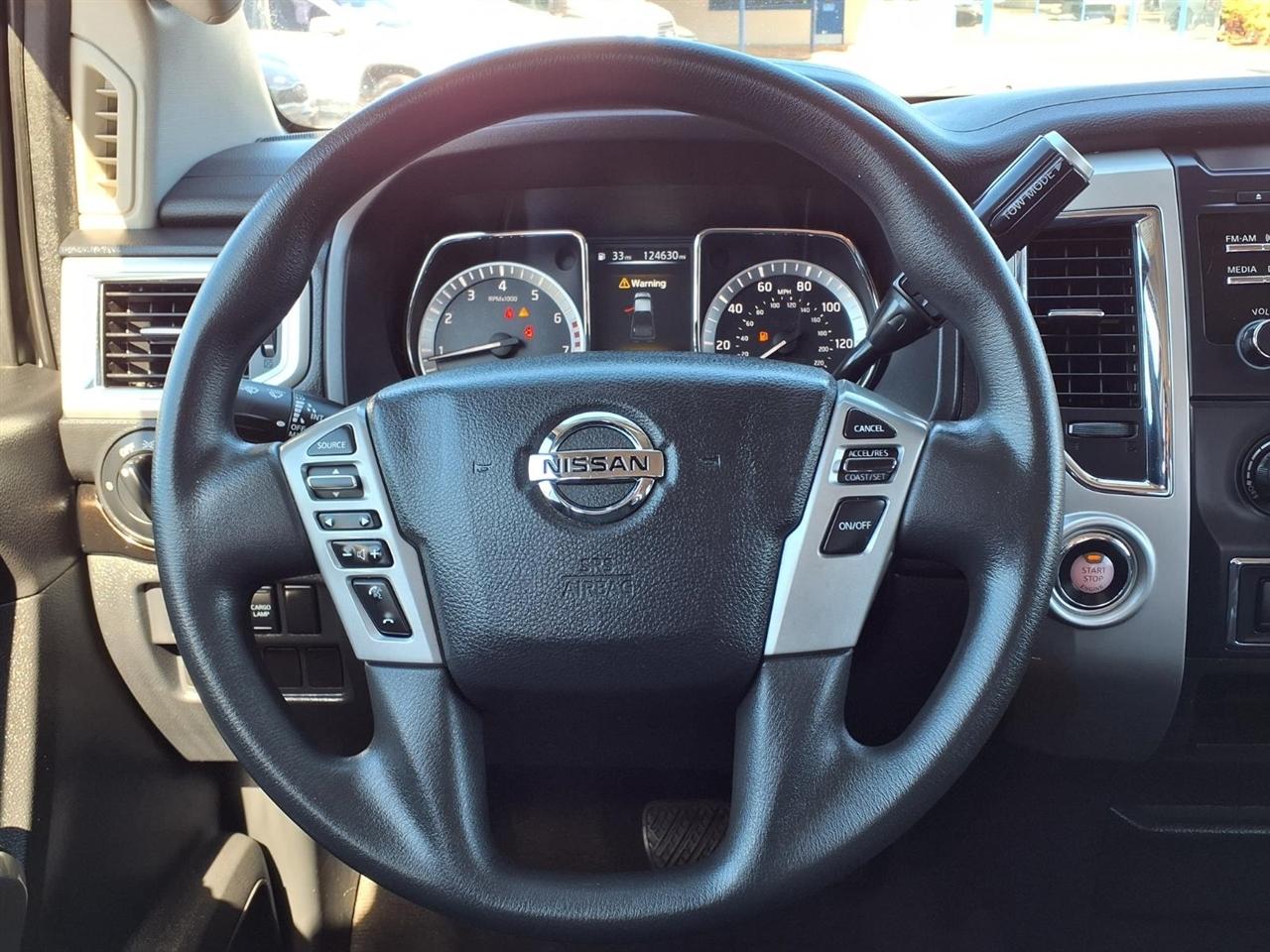 Nissan Titan 2WD Crew Cab SE 2017