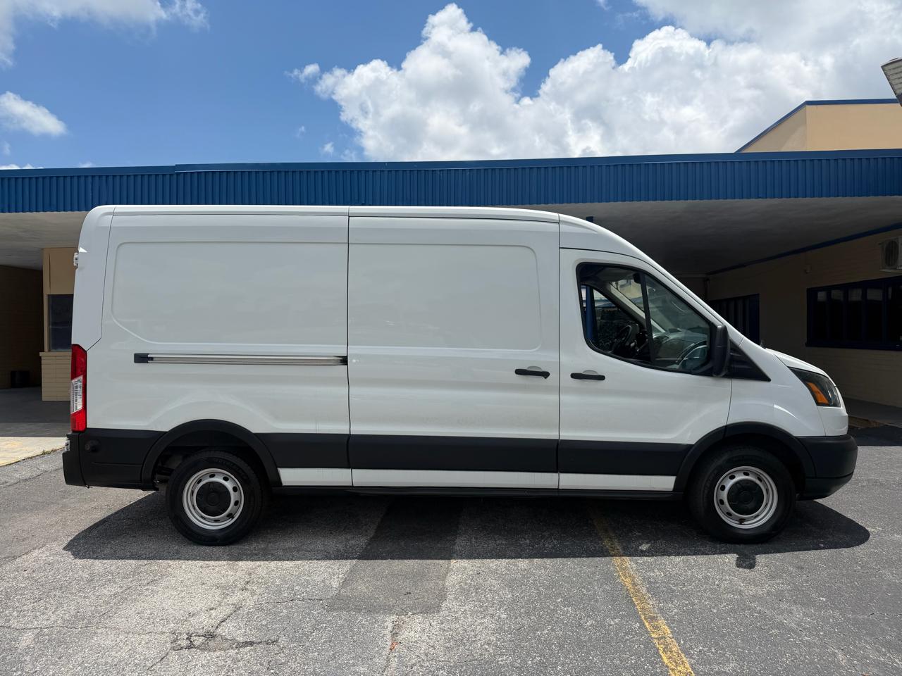 Ford Transit 250 Van Med. Roof w/Sliding Pass. 148-in. WB 2019
