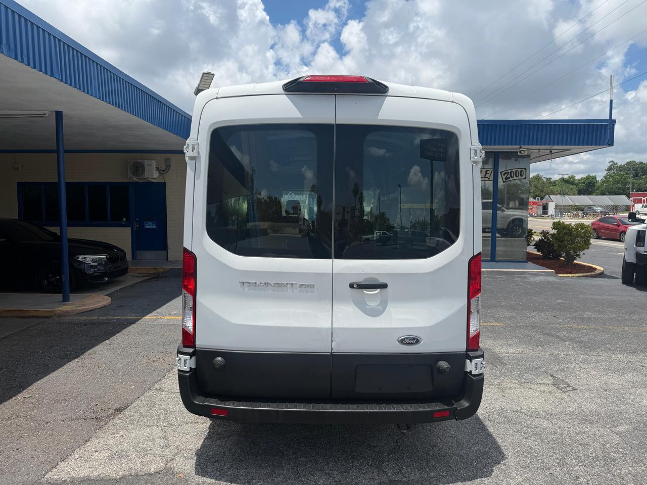 Ford Transit 250 Van Med. Roof w/Sliding Pass. 148-in. WB 2019