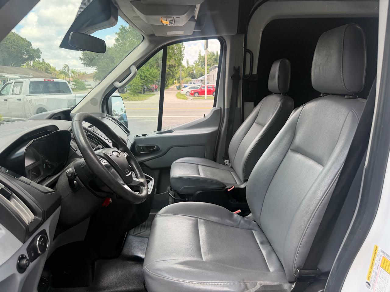 Ford Transit 250 Van Med. Roof w/Sliding Pass. 148-in. WB 2019