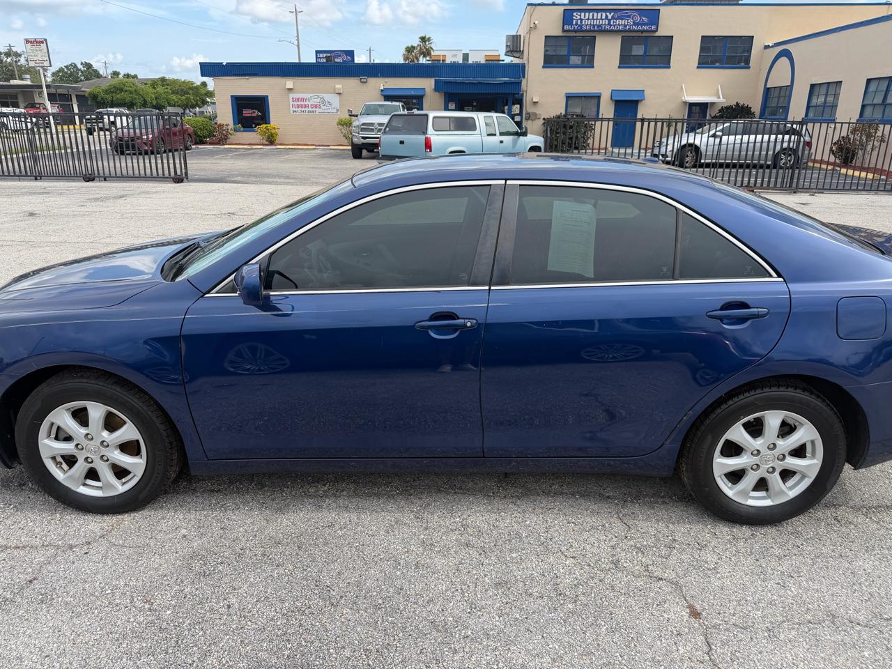 Toyota Camry Base 6-Spd AT 2011