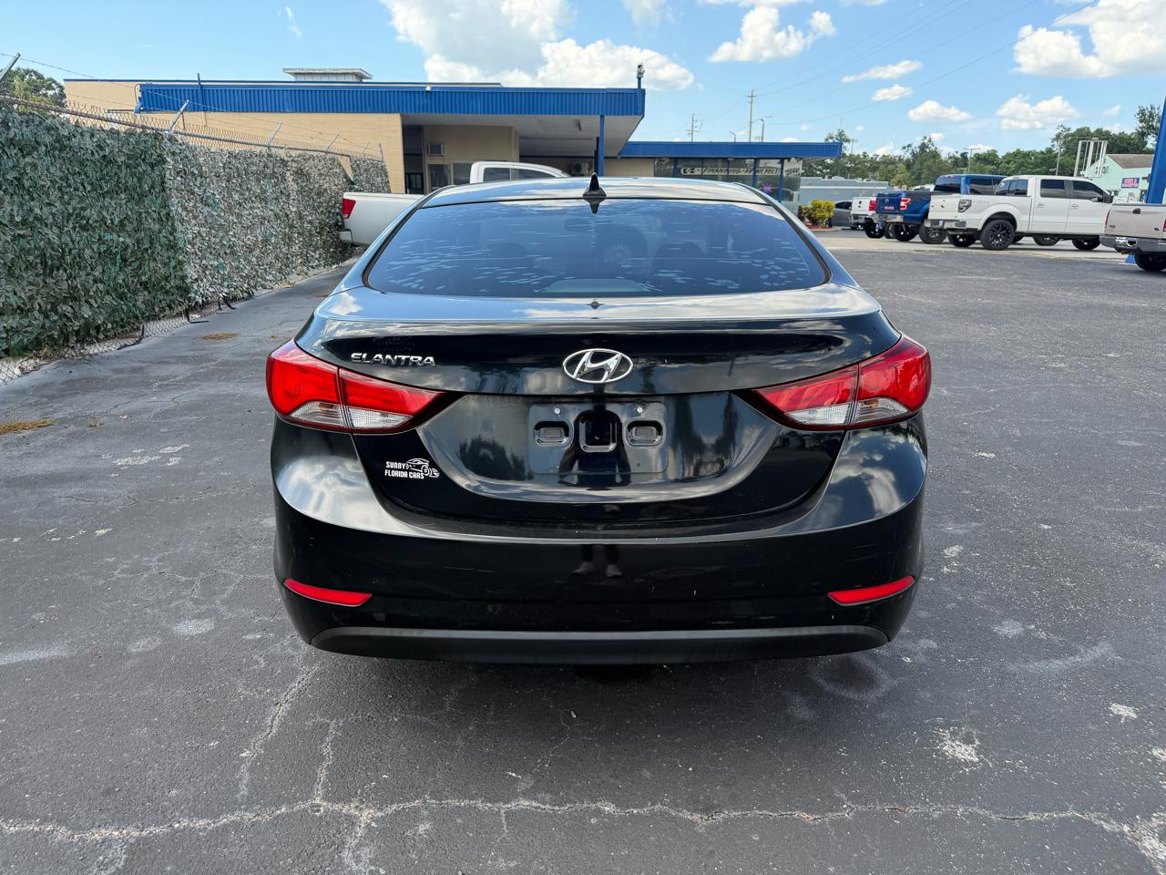 Hyundai Elantra SE 6AT 2015