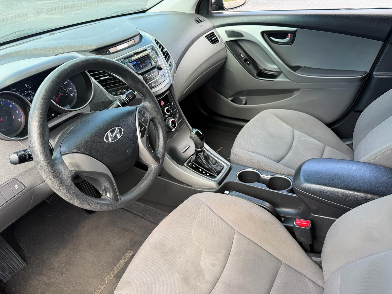Hyundai Elantra SE 6AT 2015