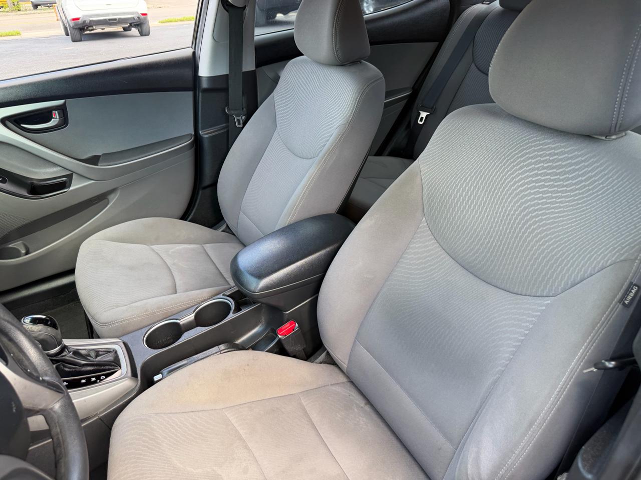 Hyundai Elantra SE 6AT 2015